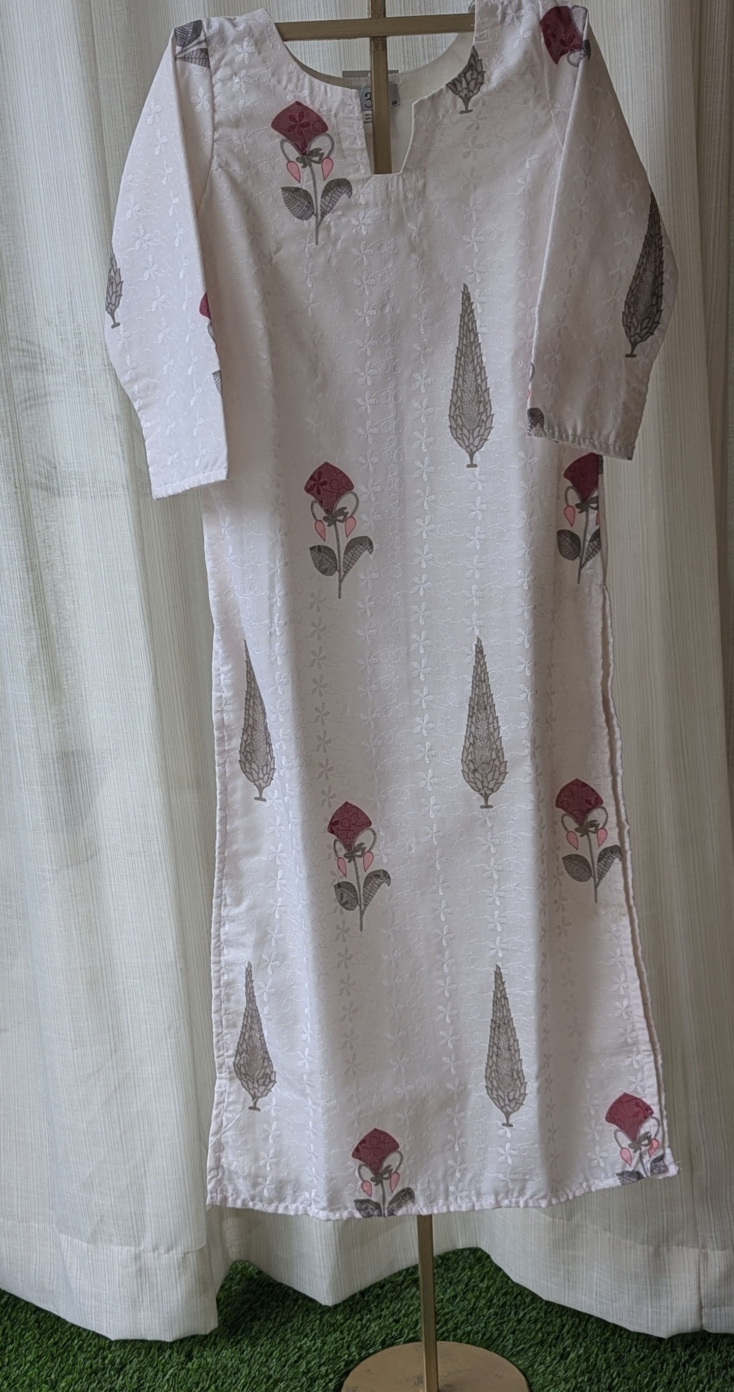 White Hakoba Prick Kurti