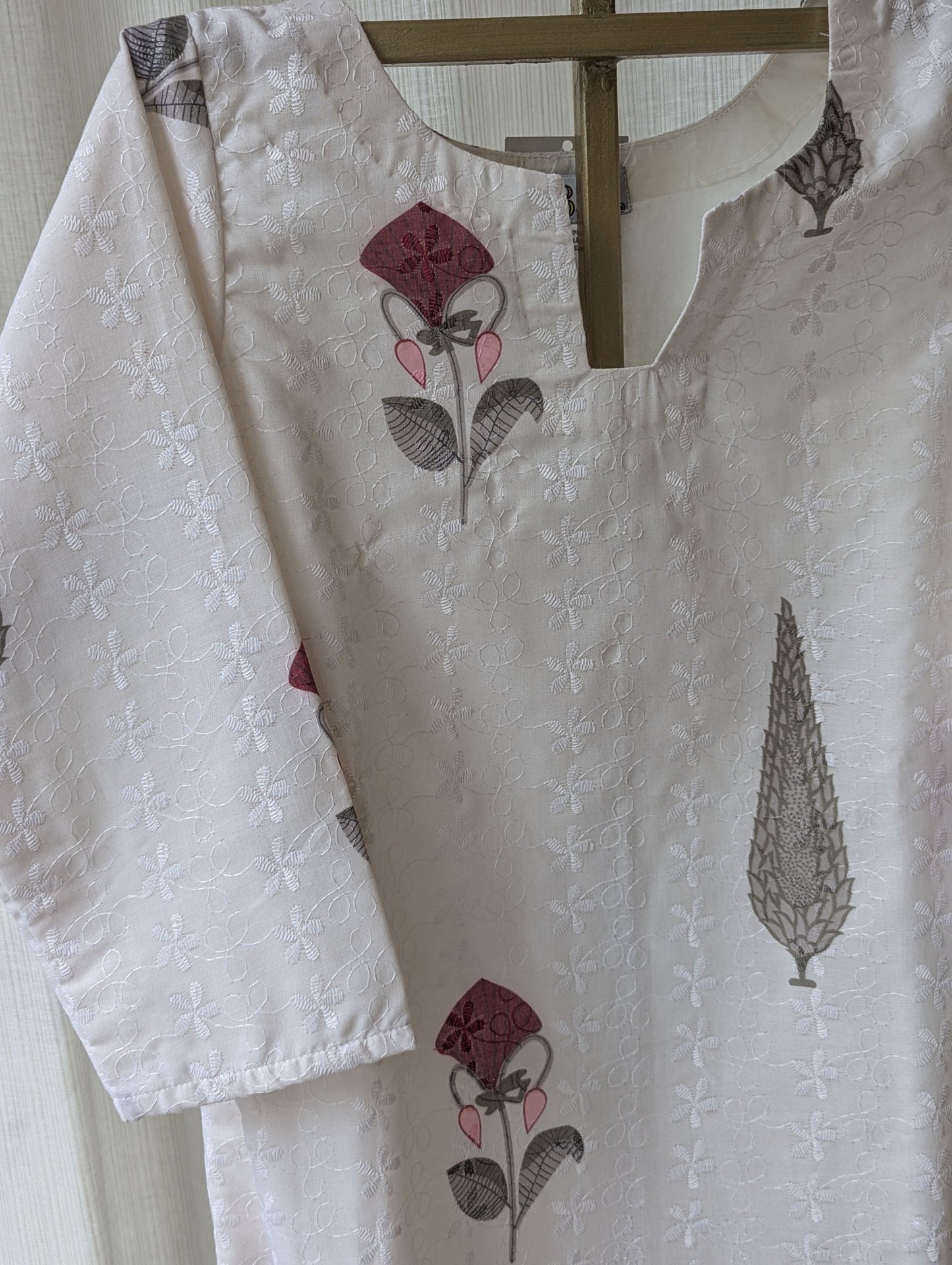 White Hakoba Prick Kurti
