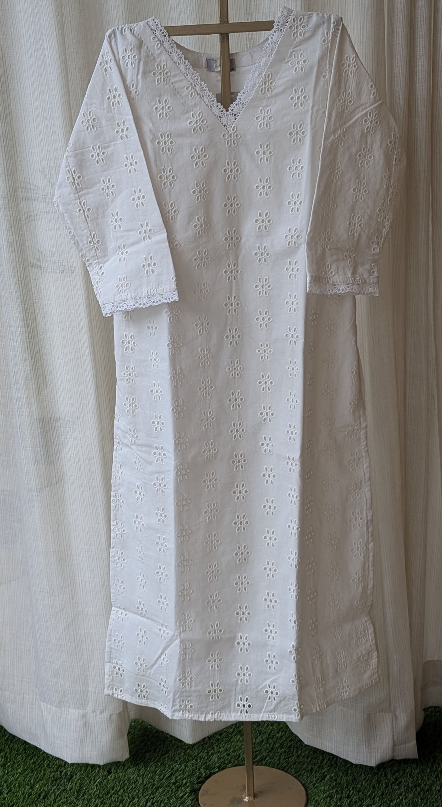 White Hakoba Straight Kurti