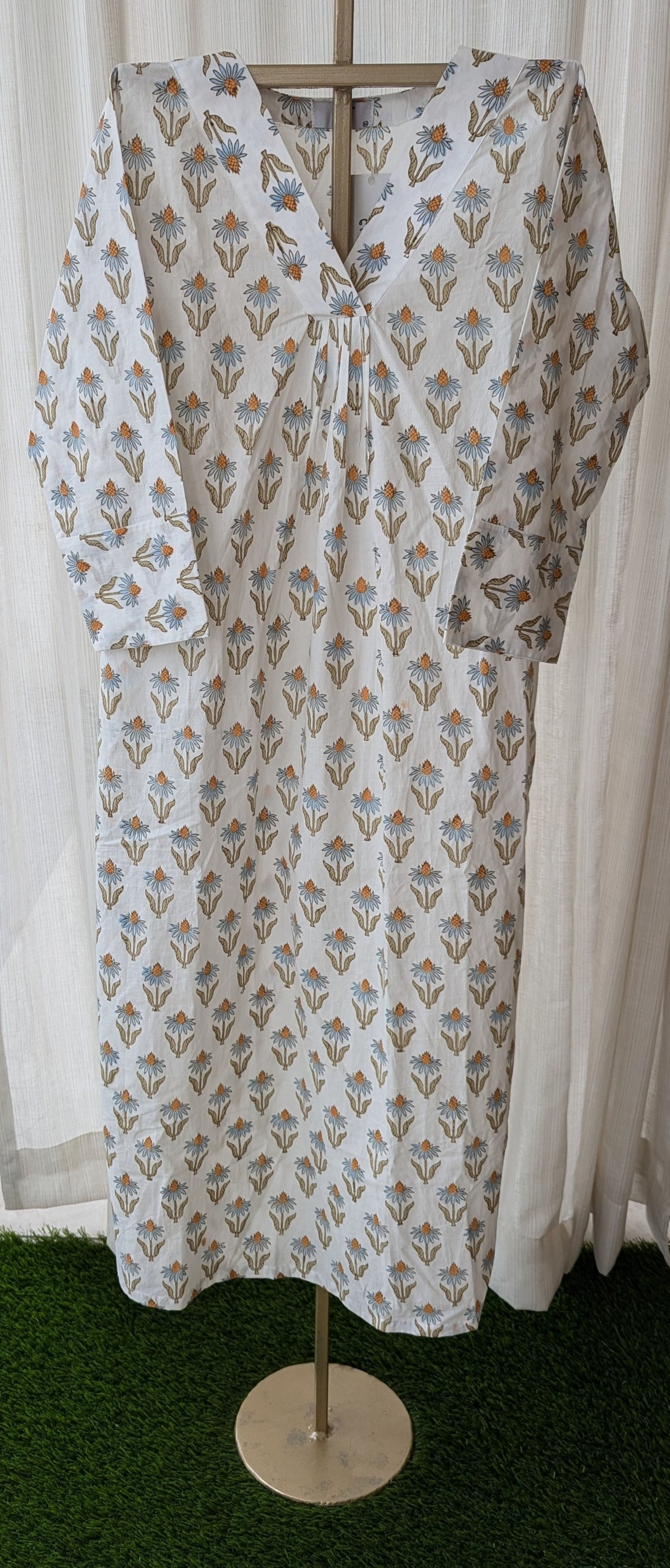 Mul Cotton V Neck White And Blue Kurta
