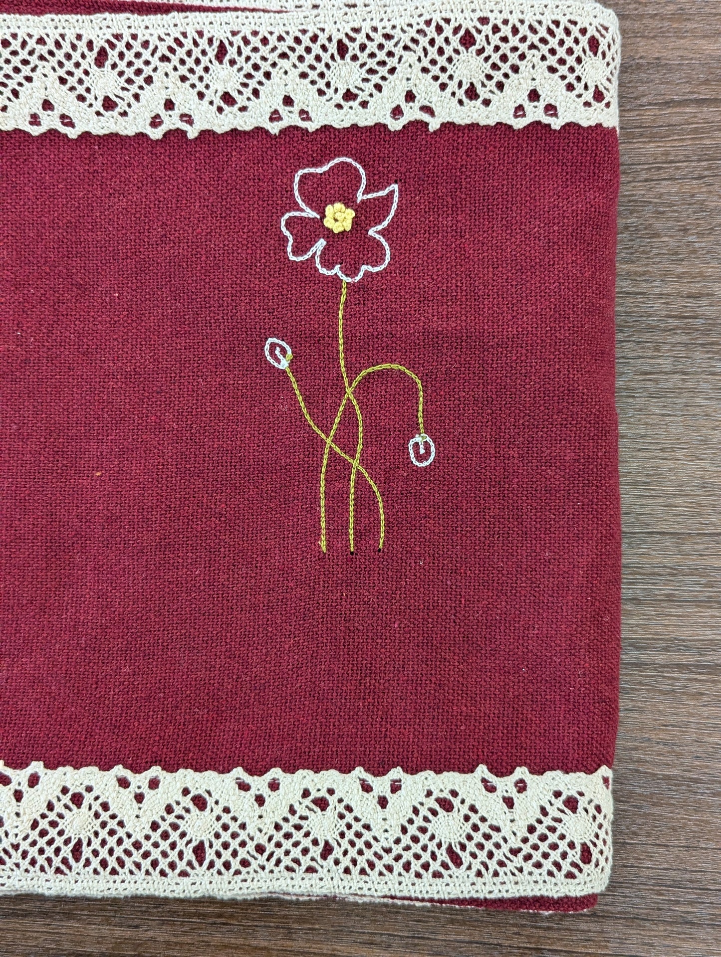 Table Runner embr 8