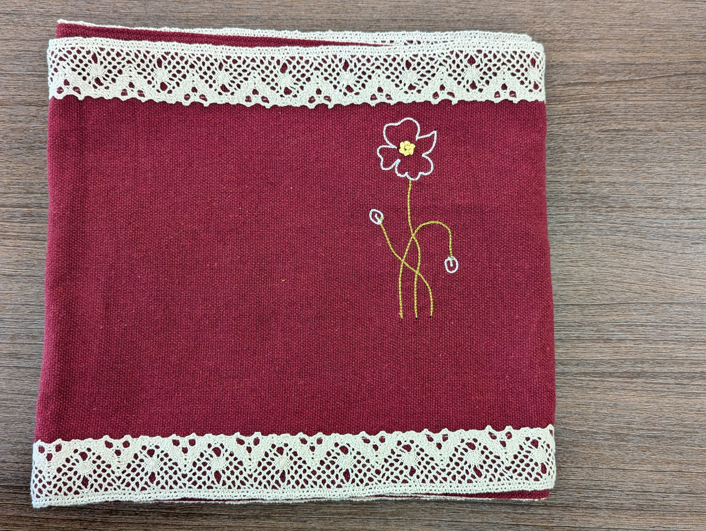Table Runner embr 8